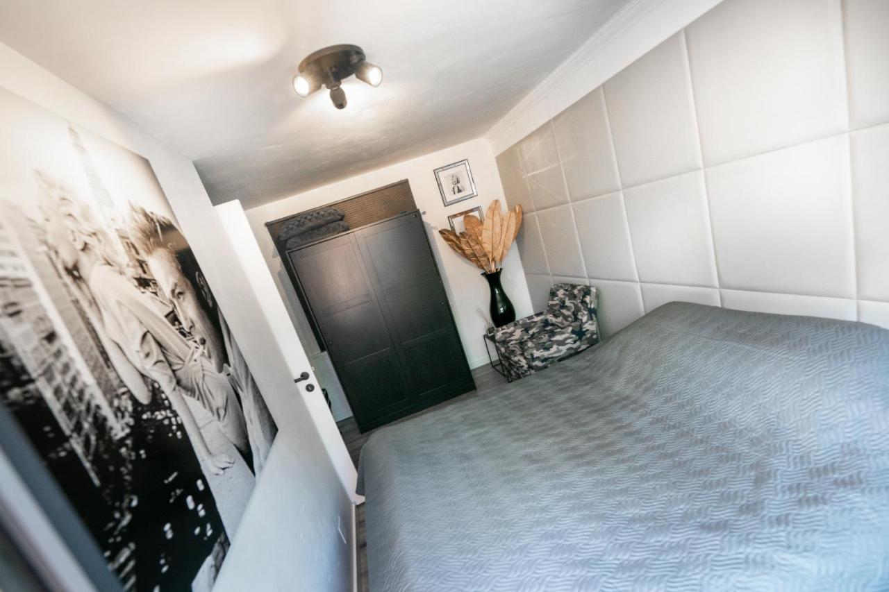 Amsterdam-houseboat-amstel Bed & Breakfast Amsterdam