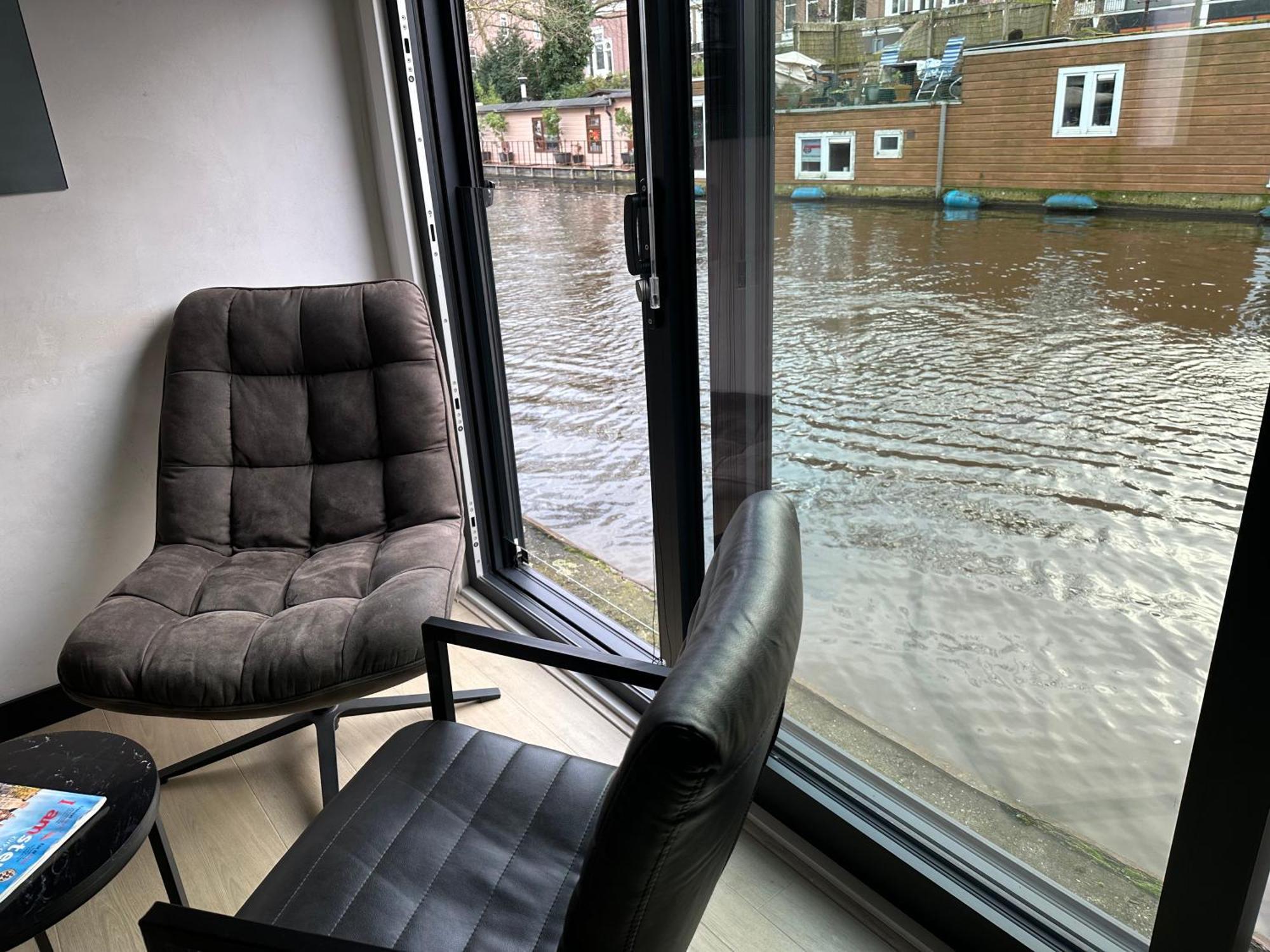 Amsterdam-houseboat-amstel Bed & Breakfast